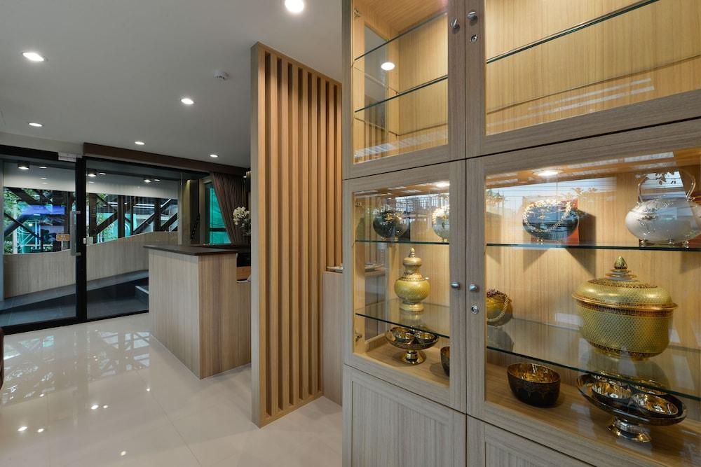 Siri Ratchada Khách sạn 3*