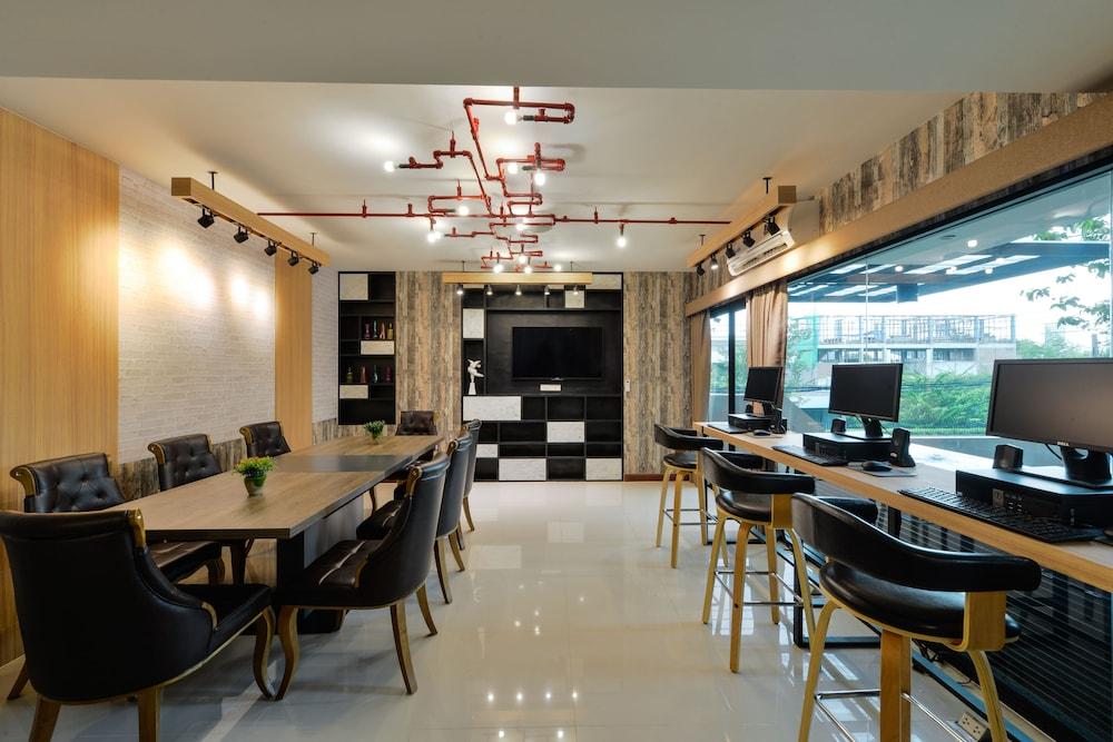Khách sạn Siri Ratchada 3*