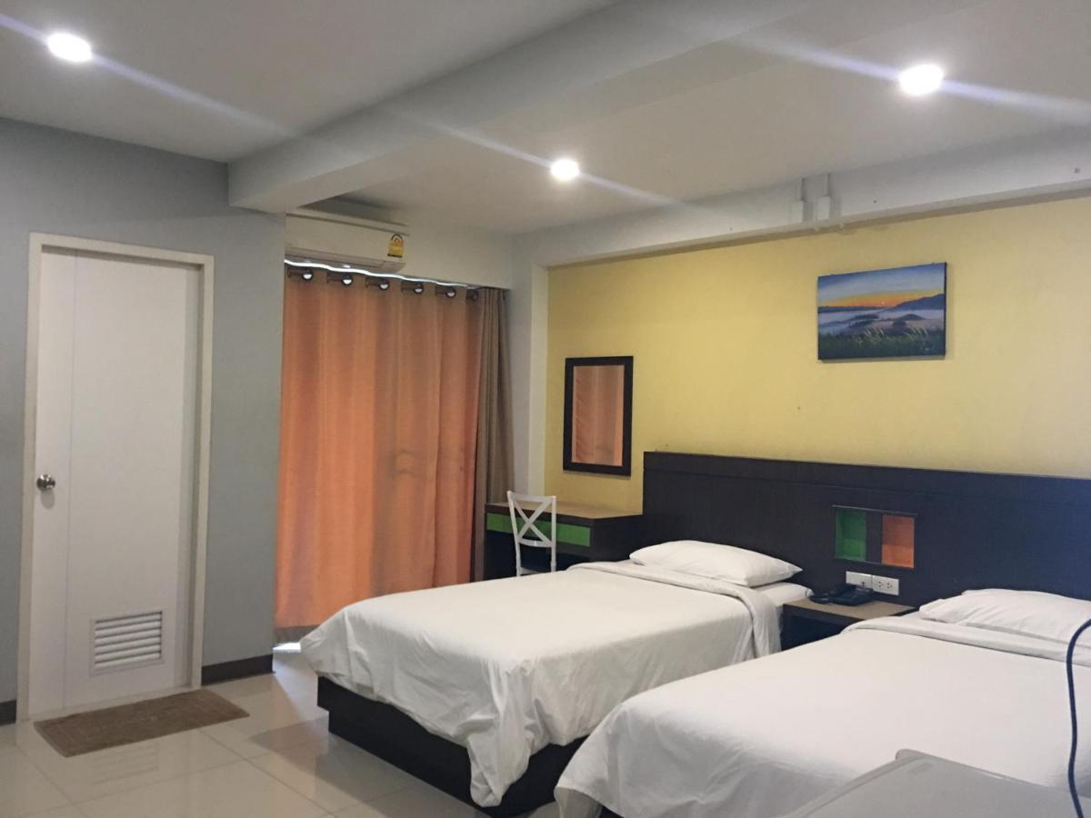 Siri Ratchada Khách sạn